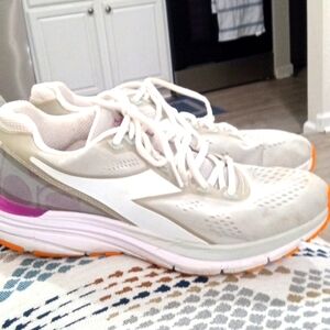 DIADIRA blushed Mythos 5. Size 9,, amazing brand new out of box look. Asthetic!!